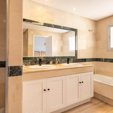 Fantastico Atico Duplex En Marbella, Con Vistas Al Mar Y A 300 Metros De La Playa