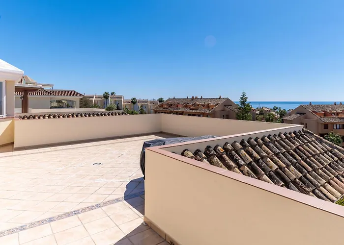 Fantástico ático En Marbella, Con Vistas Al Mar Y A 300 Metros De La Playa Apartamento *