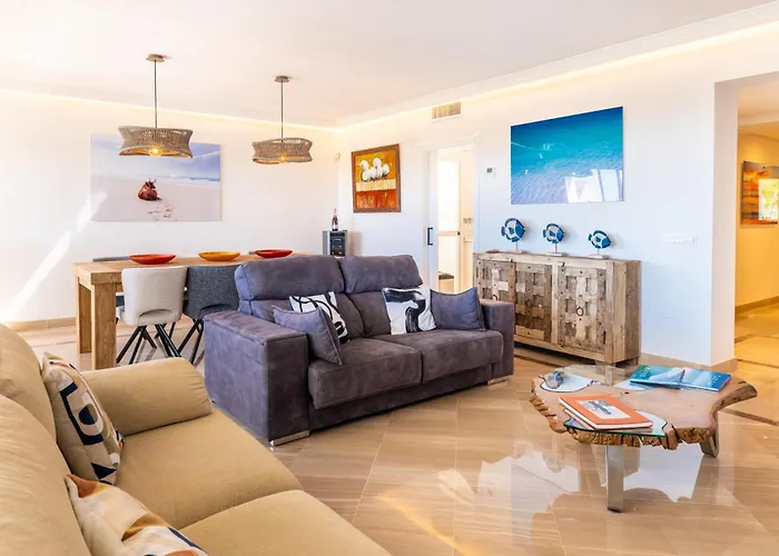 Fantástico ático En Marbella, Con Vistas Al Mar Y A 300 Metros De La Playa Apartamento