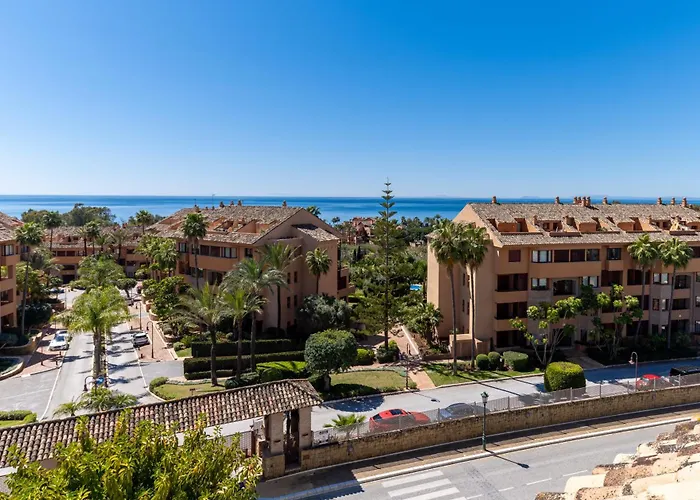 Fantástico ático En Marbella, Con Vistas Al Mar Y A 300 Metros De La Playa Apartamento *