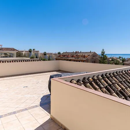 Fantástico ático En Marbella, Con Vistas Al Mar Y A 300 Metros De La Playa Apartamento *