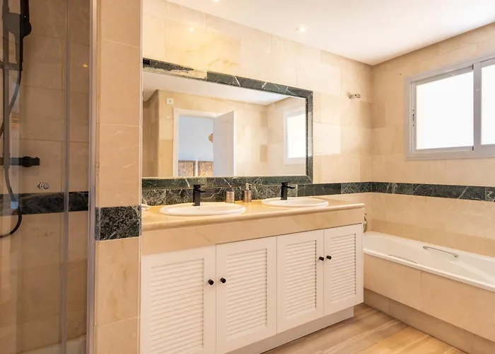 Fantastico Atico Duplex En Marbella, Con Vistas Al Mar Y A 300 Metros De La Playa
