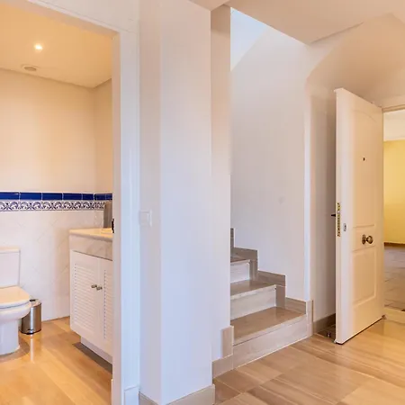 Fantástico ático En Marbella, Con Vistas Al Mar Y A 300 Metros De La Playa Apartamento *