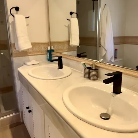 Fantástico ático En Marbella, Con Vistas Al Mar Y A 300 Metros De La Playa Apartamento